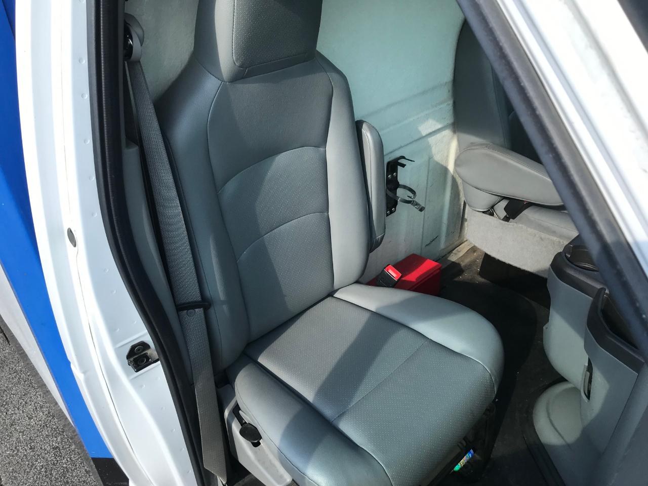Ford Econoline E-350 Super Duty 2023
