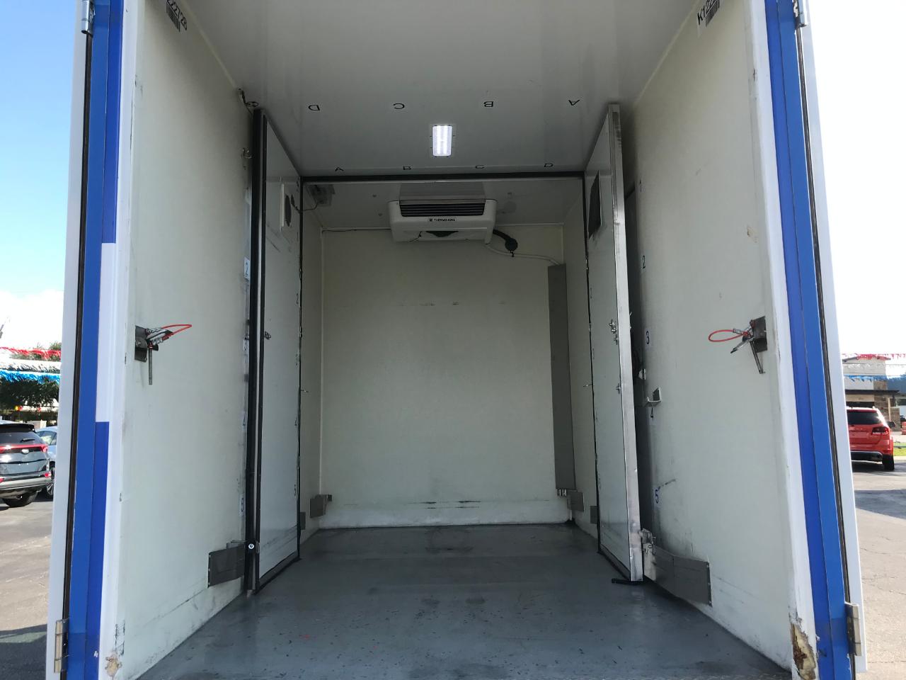 Ford Econoline E-350 Super Duty 2023