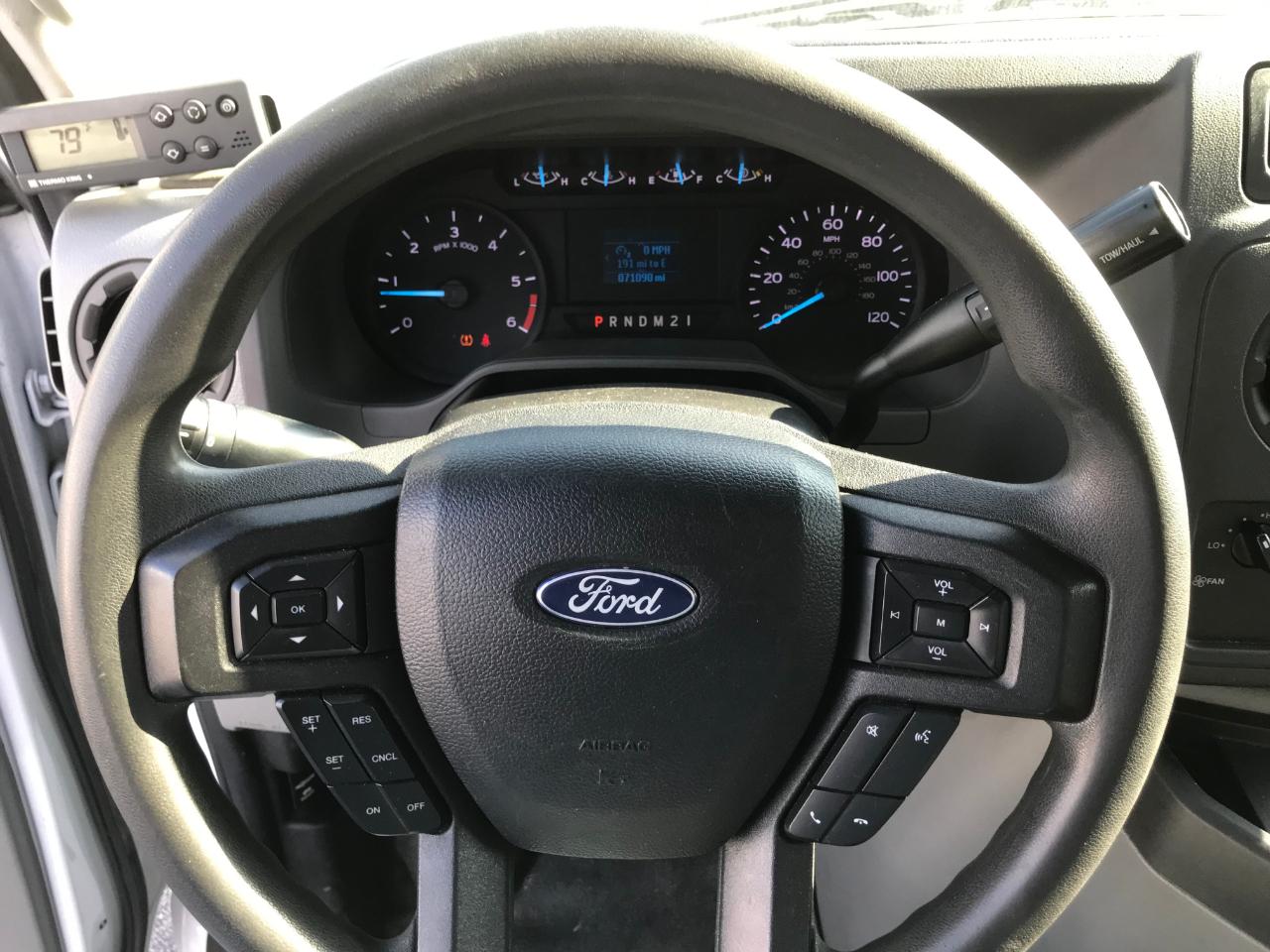 Ford Econoline E-350 Super Duty 2023