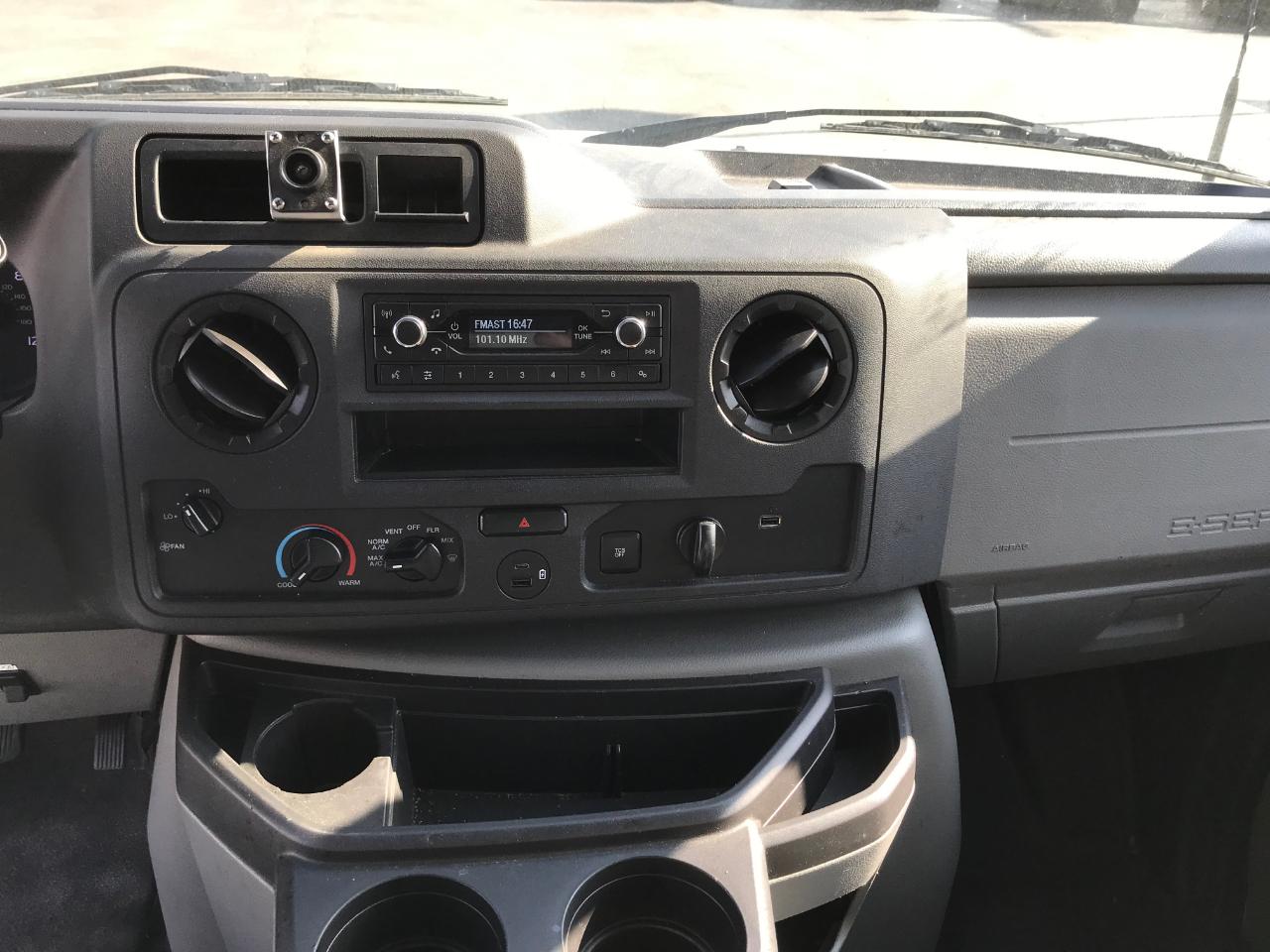 Ford Econoline E-350 Super Duty 2023