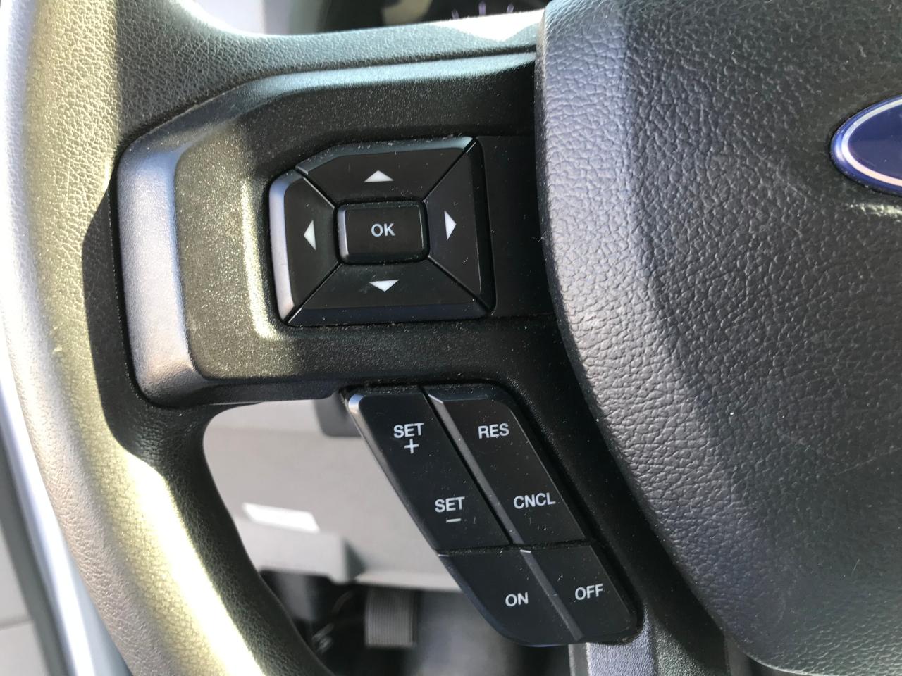 Ford Econoline E-350 Super Duty 2023