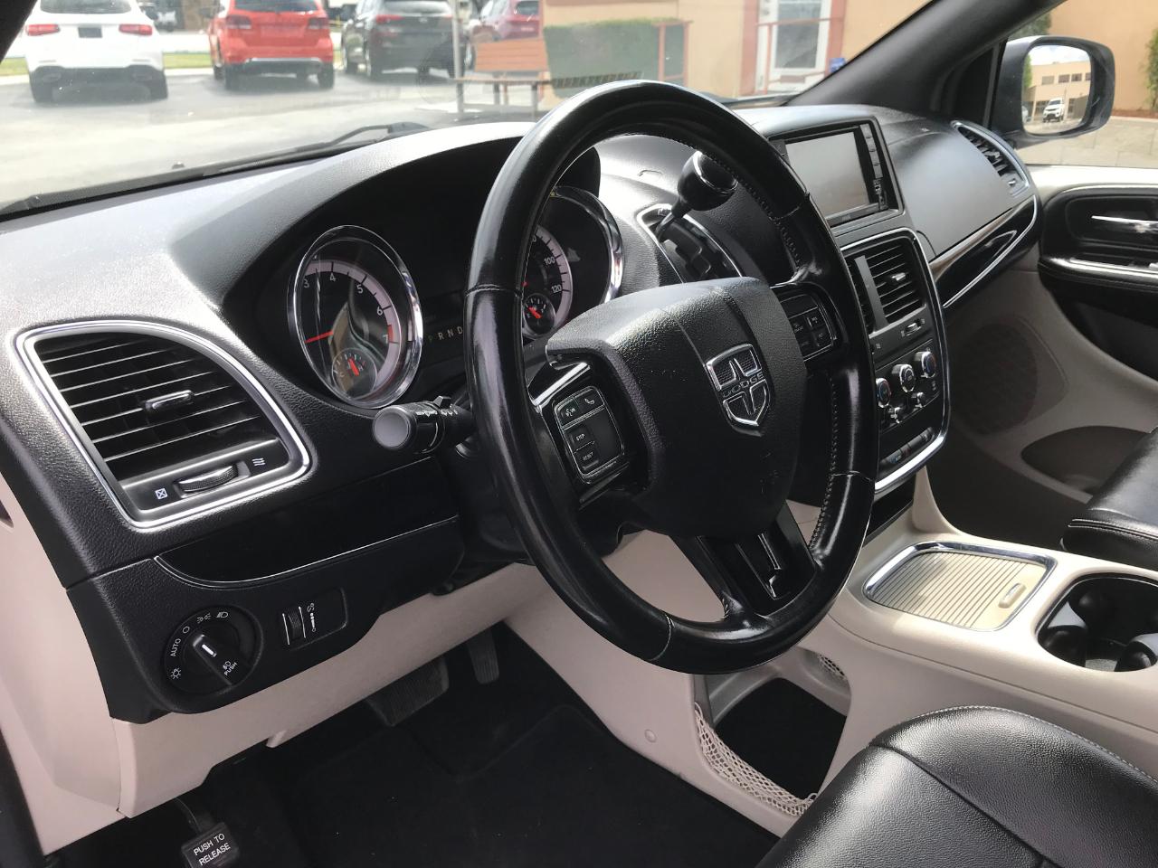 Dodge Grand Caravan SXT 2020