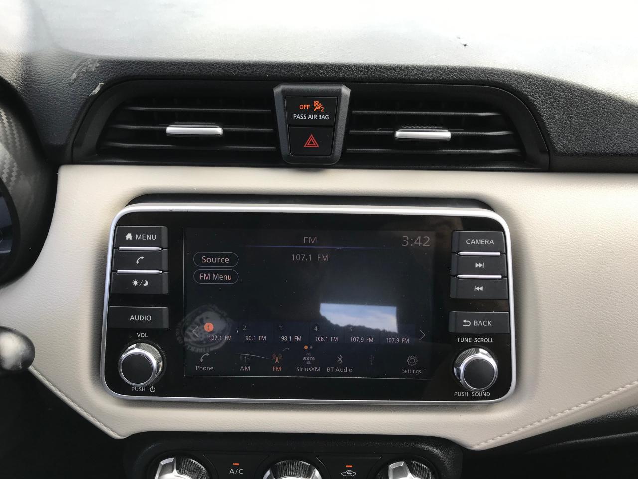 Nissan Versa SV 2021