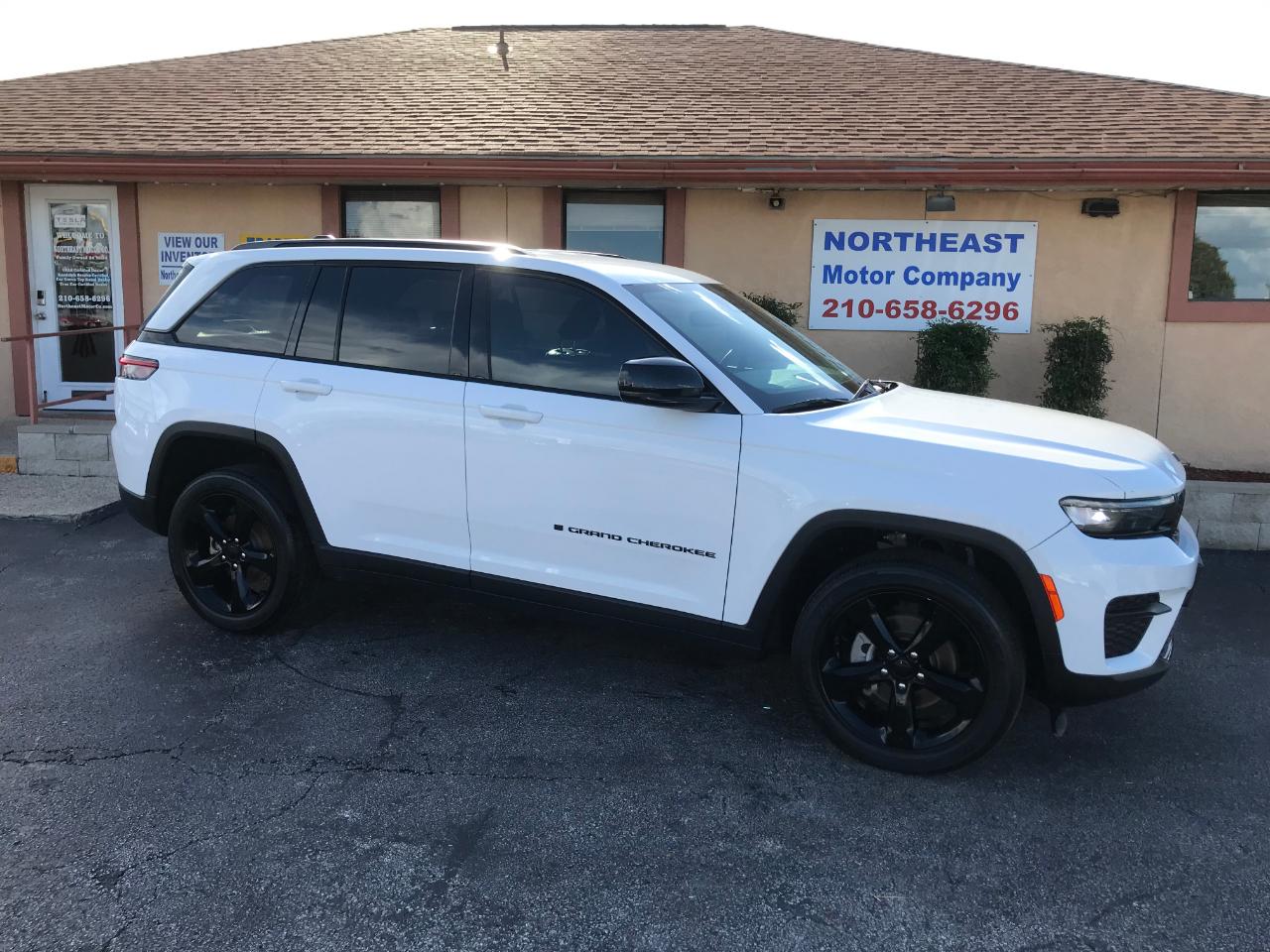 2023 Jeep Grand Cherokee Laredo E 2WD