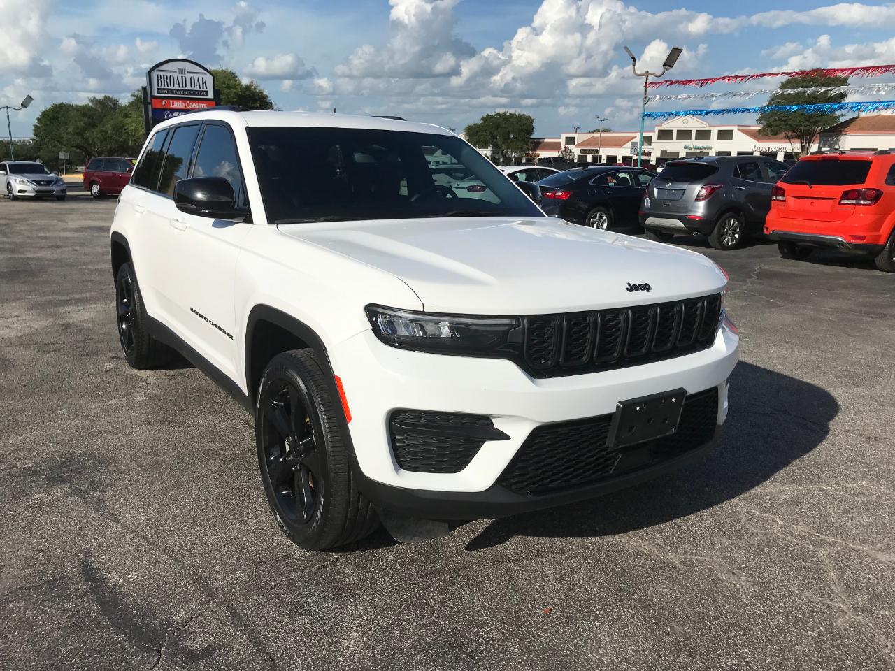 Jeep Grand Cherokee Laredo E 2WD 2023