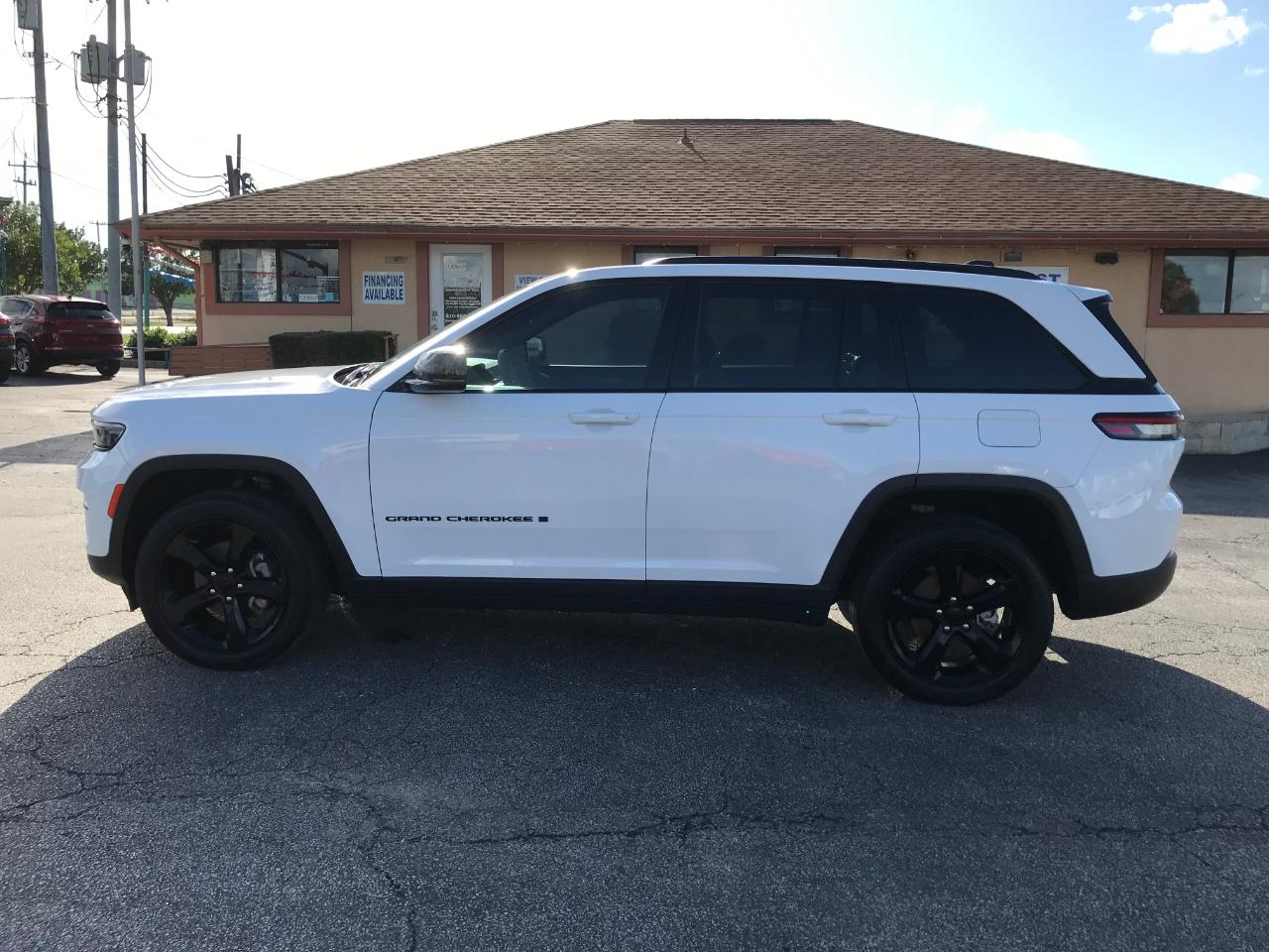 Jeep Grand Cherokee Laredo E 2WD 2023