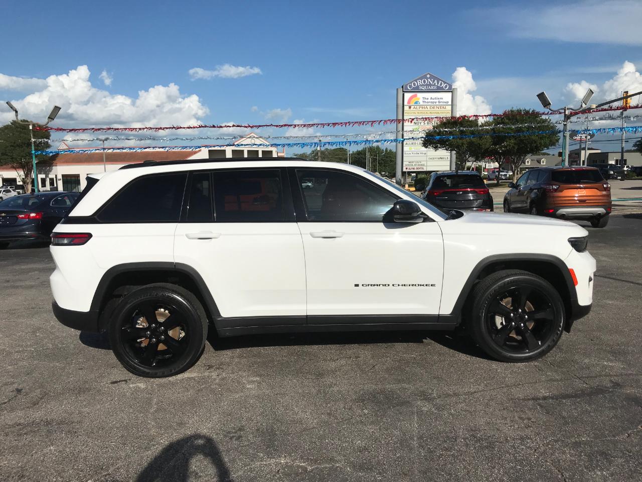 Jeep Grand Cherokee Laredo E 2WD 2023