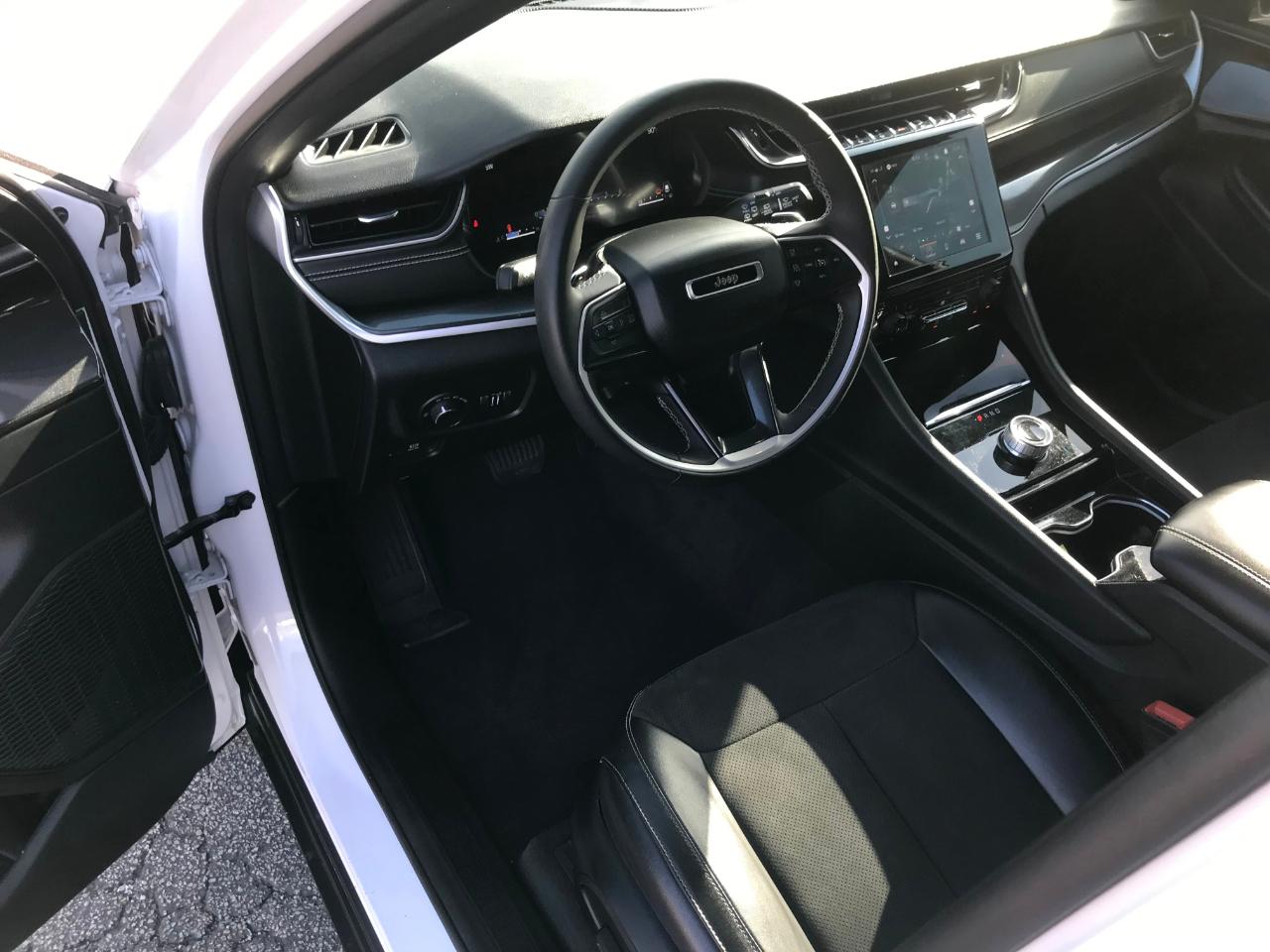 Jeep Grand Cherokee Laredo E 2WD 2023