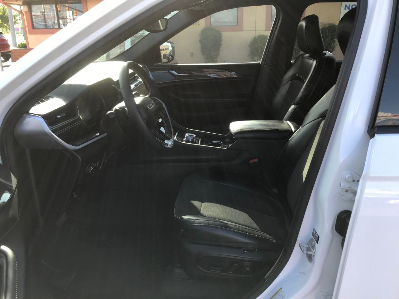 Jeep Grand Cherokee Laredo E 2WD 2023