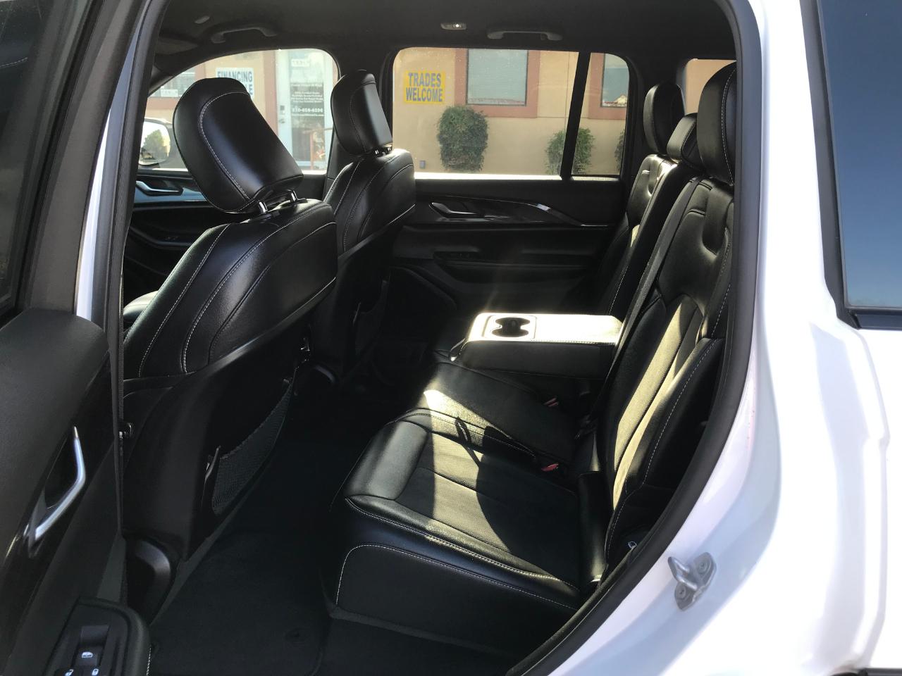 Jeep Grand Cherokee Laredo E 2WD 2023