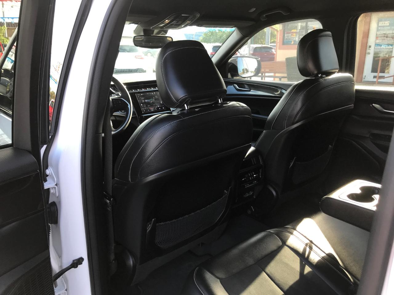 Jeep Grand Cherokee Laredo E 2WD 2023