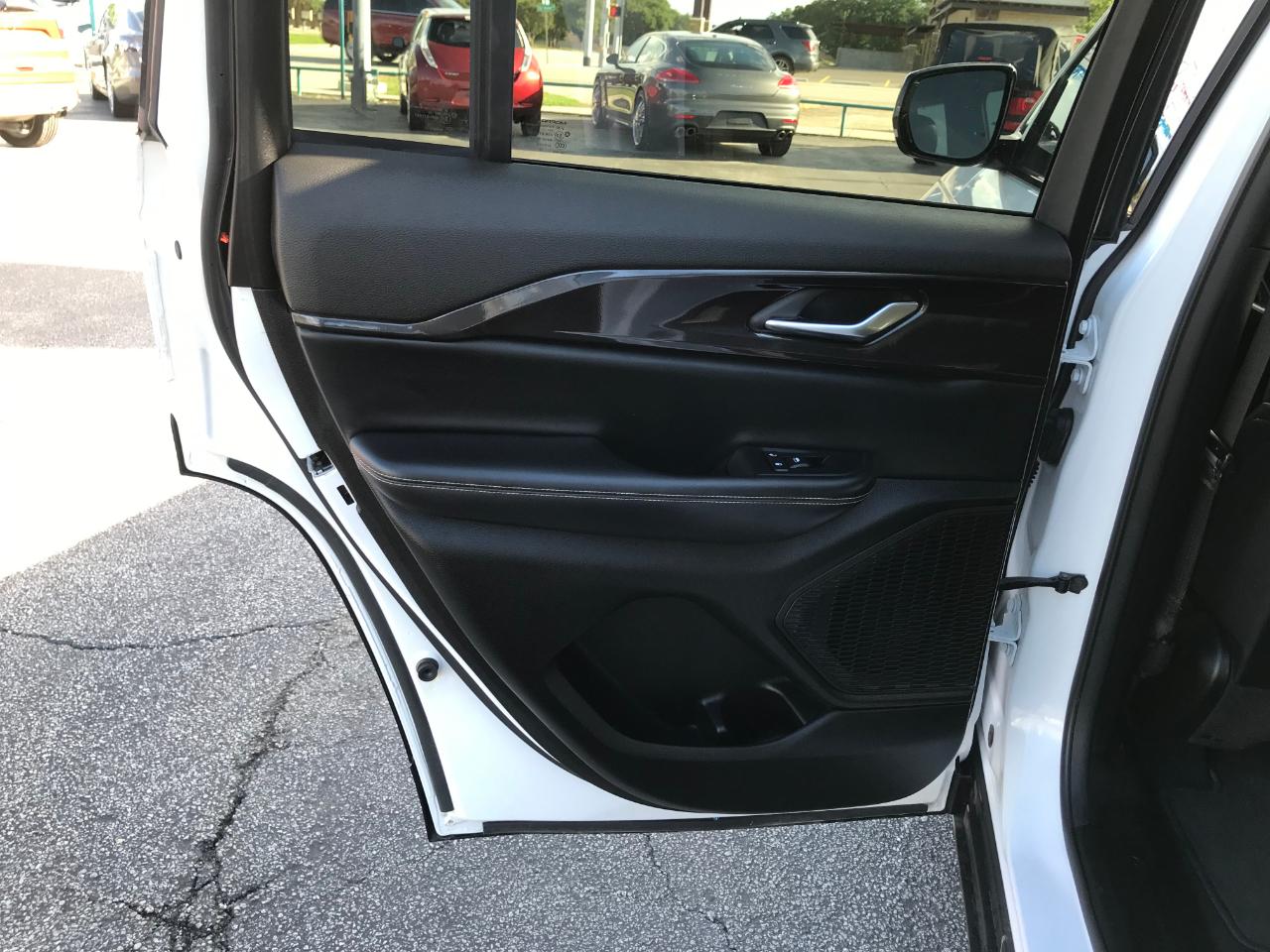Jeep Grand Cherokee Laredo E 2WD 2023
