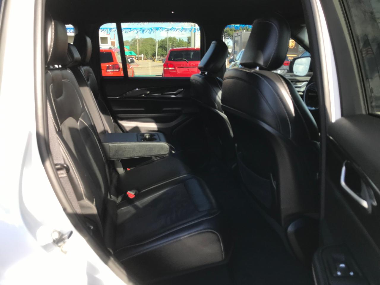 Jeep Grand Cherokee Laredo E 2WD 2023