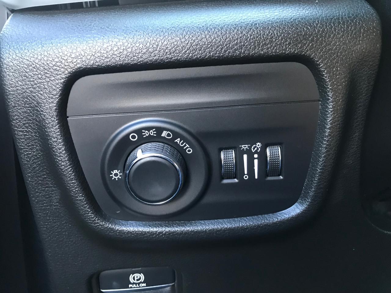 Jeep Grand Cherokee Laredo E 2WD 2023