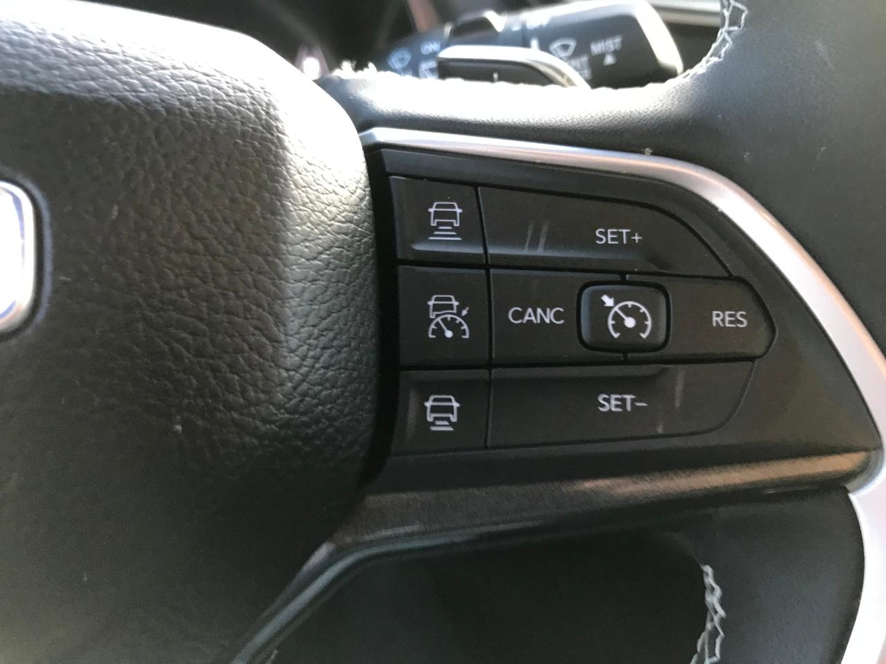 Jeep Grand Cherokee Laredo E 2WD 2023