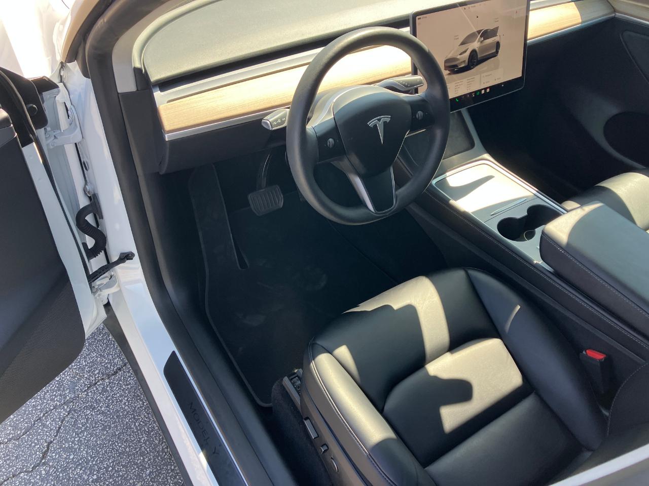 Tesla Model Y  2023