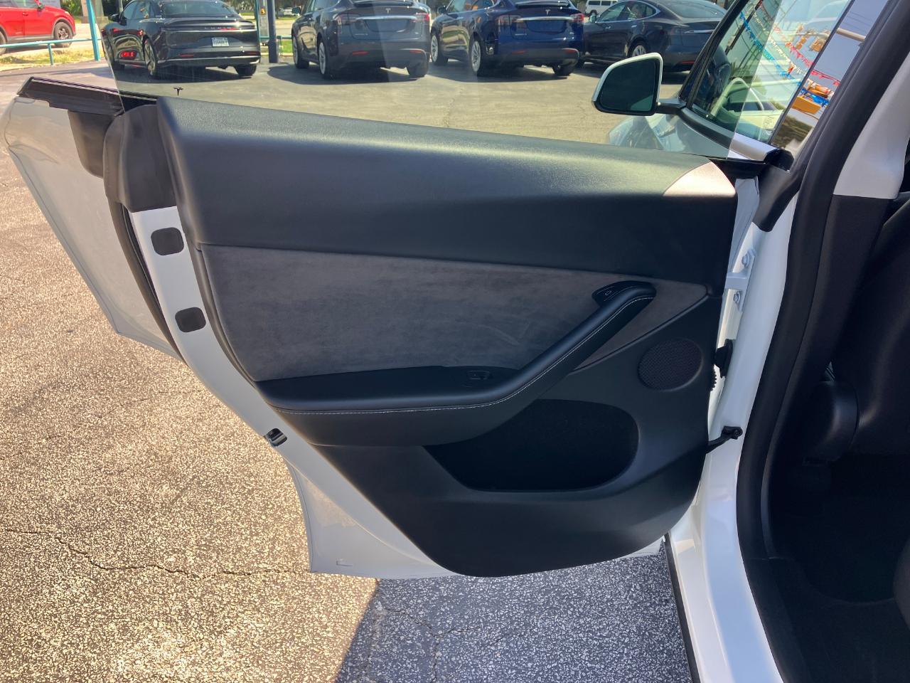 Tesla Model Y  2023
