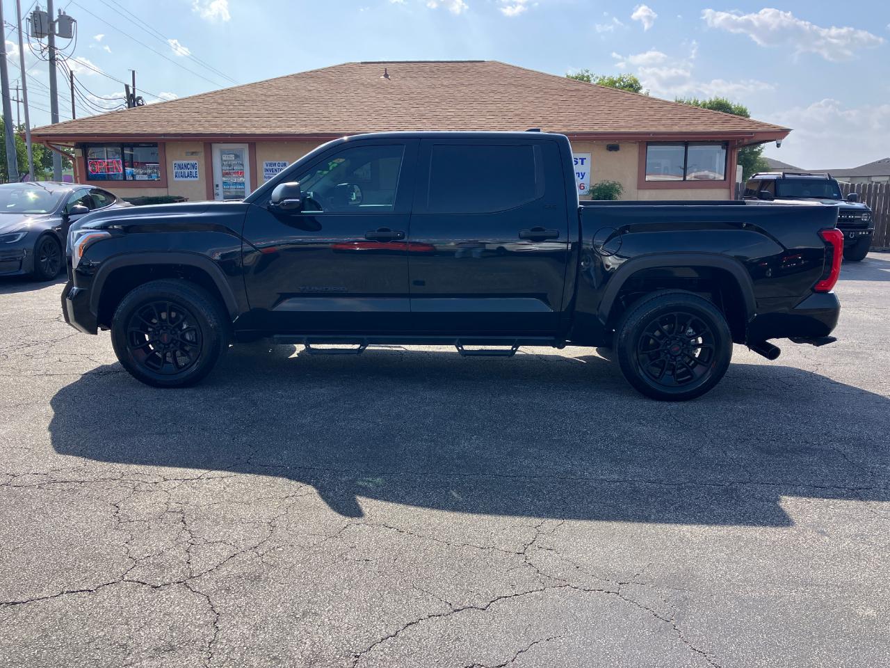 Toyota Tundra SR5 CrewMax 4WD 2023