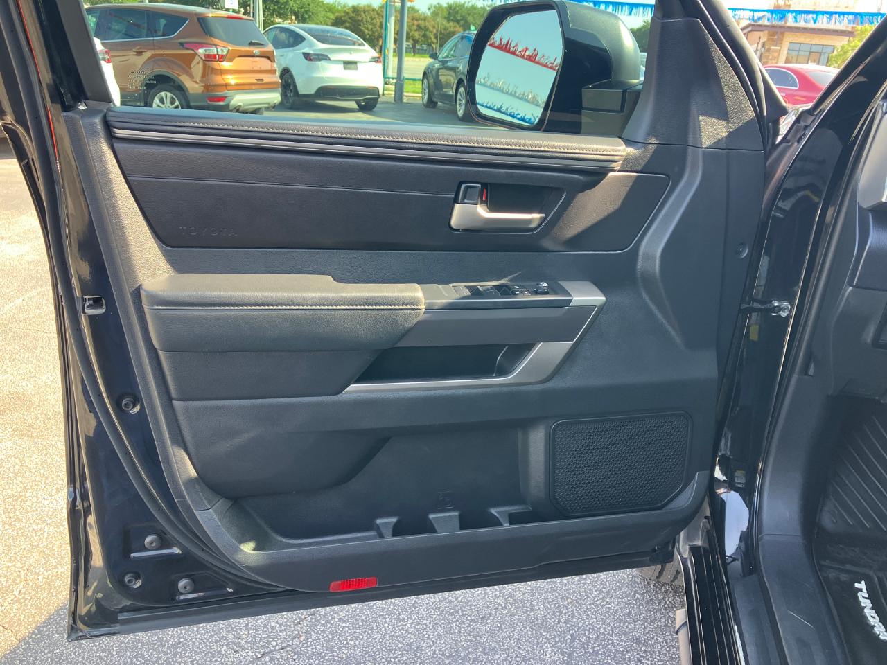 Toyota Tundra SR5 CrewMax 4WD 2023