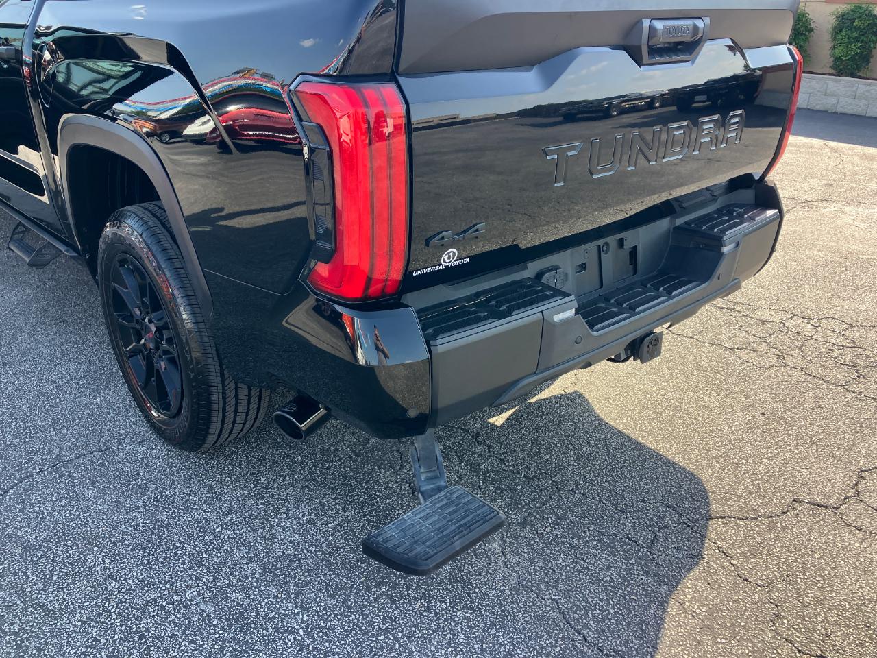 Toyota Tundra SR5 CrewMax 4WD 2023