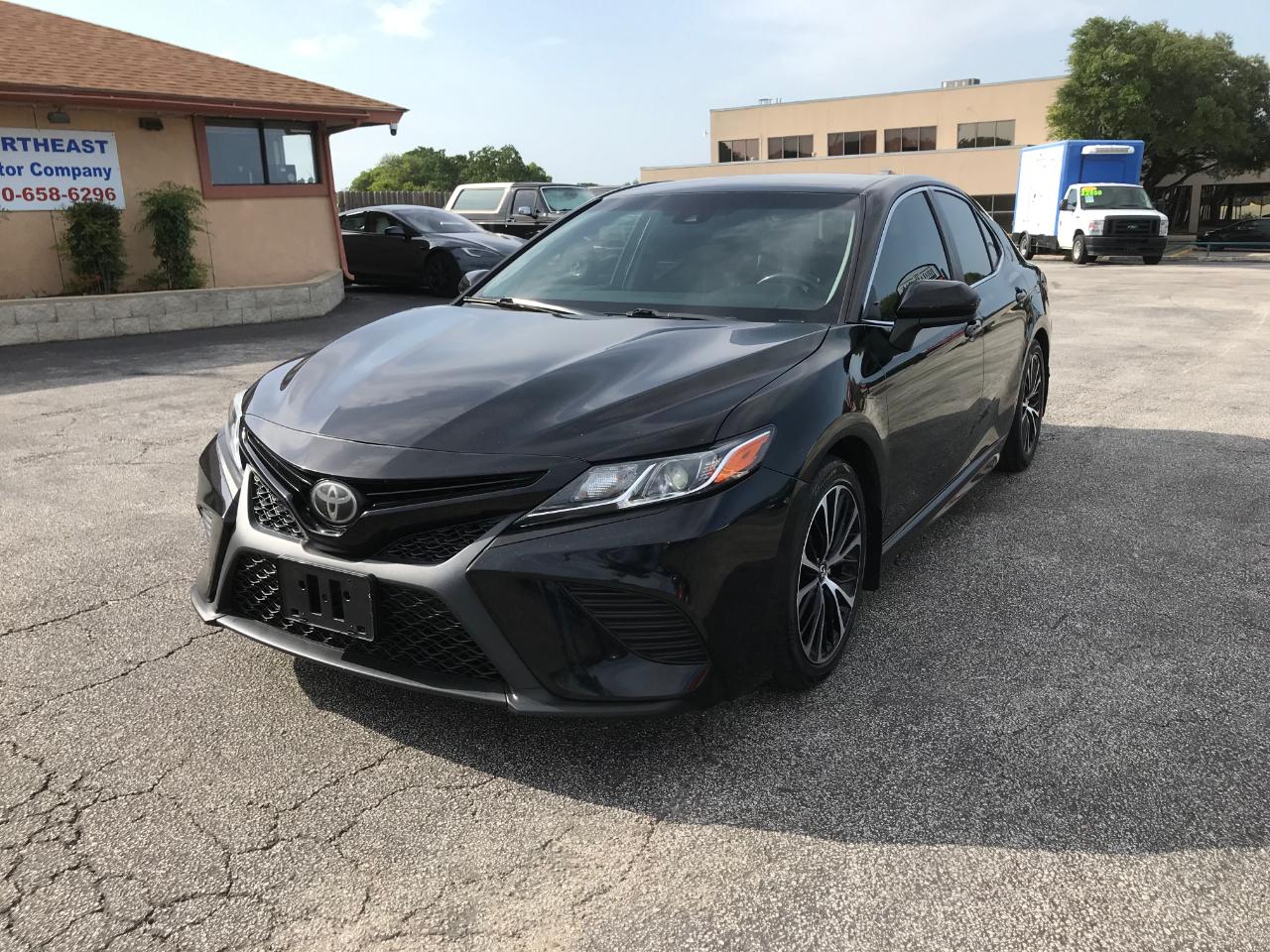 Toyota Camry SE 2019