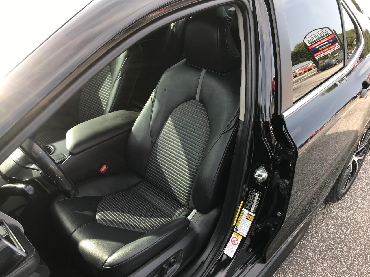 Toyota Camry SE 2019