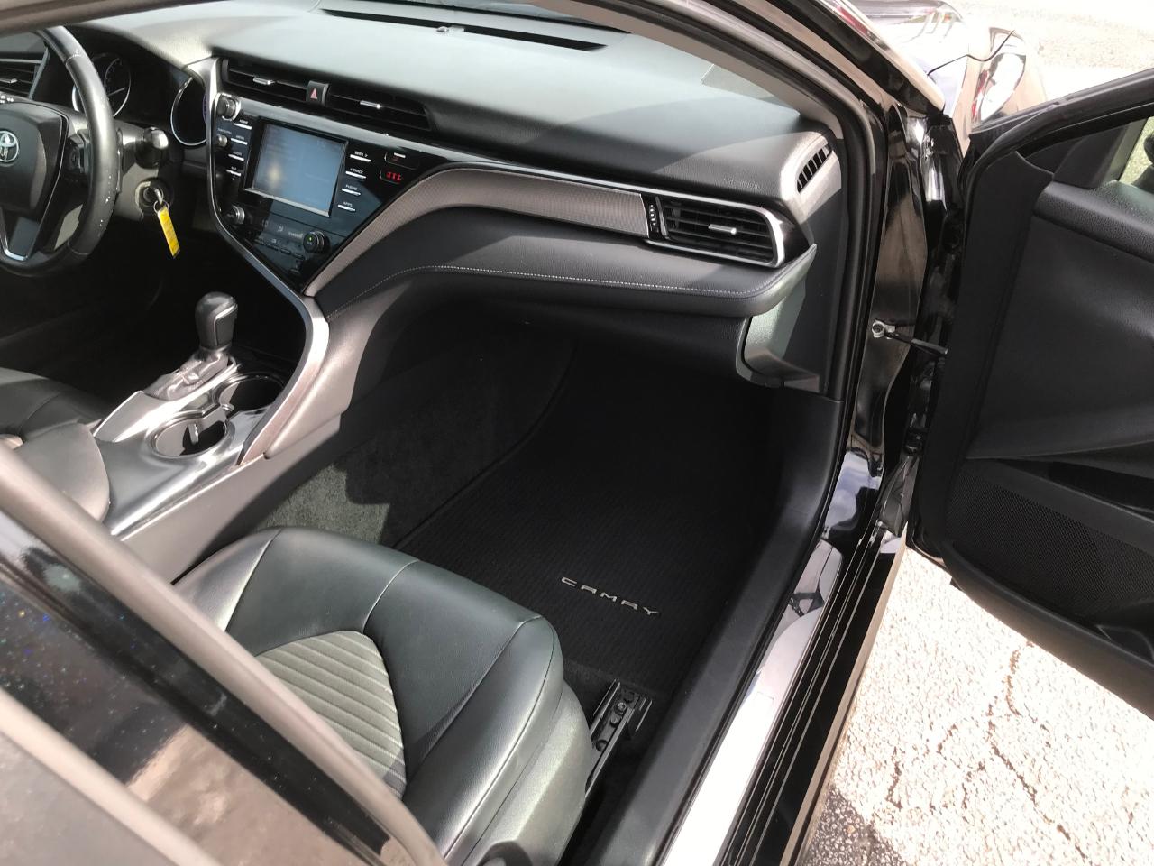 Toyota Camry SE 2019