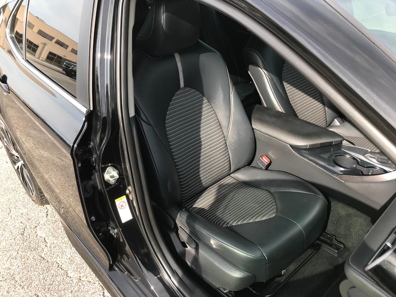 Toyota Camry SE 2019