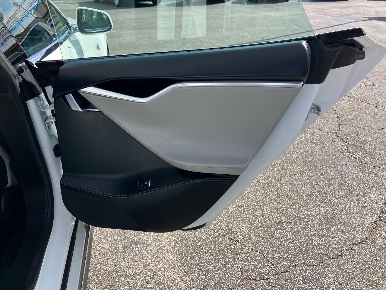 Tesla Model S 90D 2016