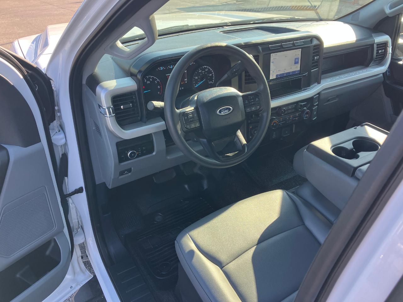 Ford F-250 SD XL SuperCab Long Bed 4WD 2024