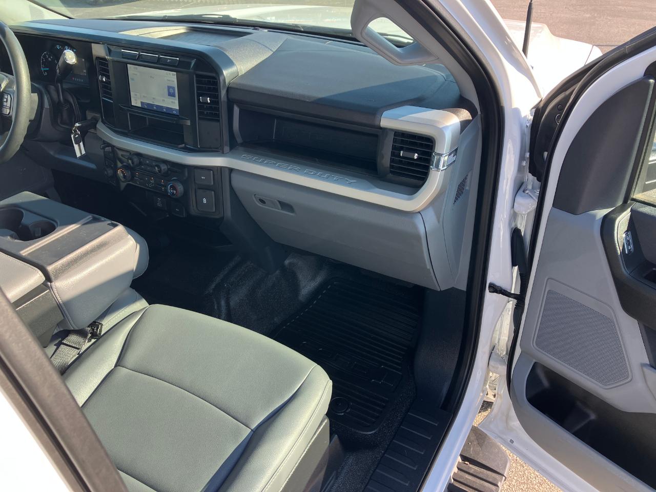 Ford F-250 SD XL SuperCab Long Bed 4WD 2024