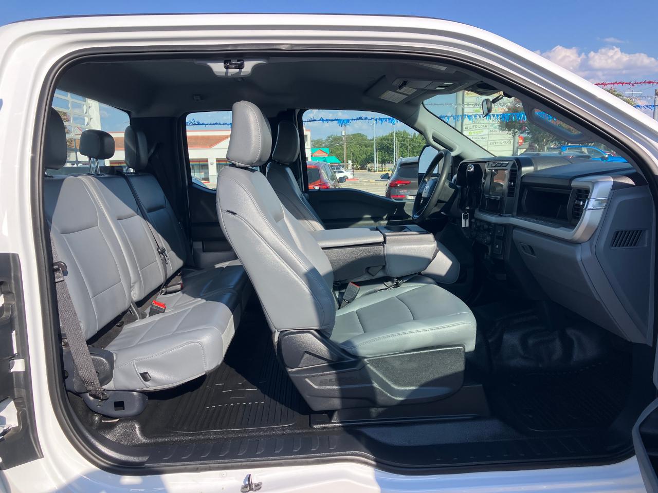 Ford F-250 SD XL SuperCab Long Bed 4WD 2024