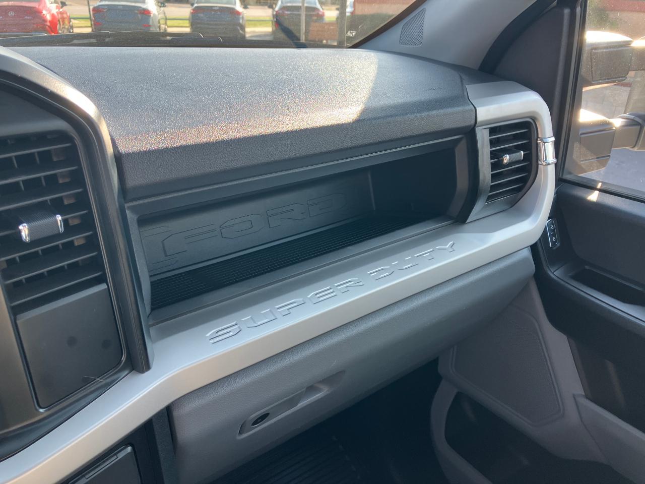 Ford F-250 SD XL SuperCab Long Bed 4WD 2024