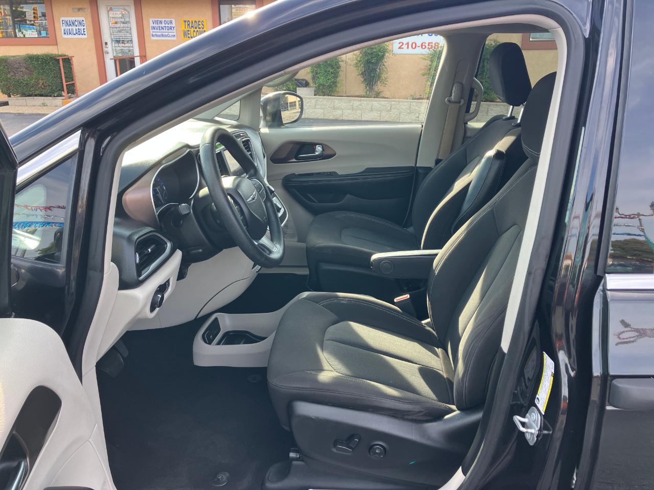 Chrysler Voyager L 2021