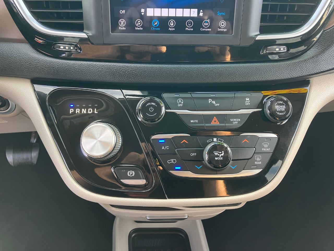 Chrysler Voyager L 2021