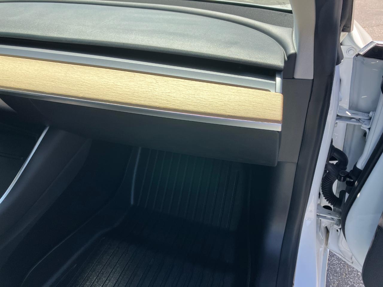 Tesla Model 3  2019