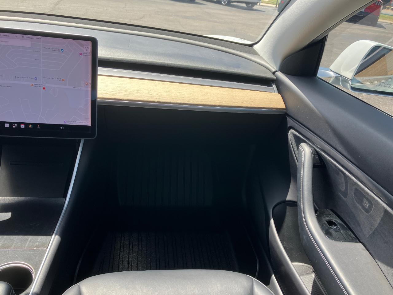 Tesla Model 3  2019
