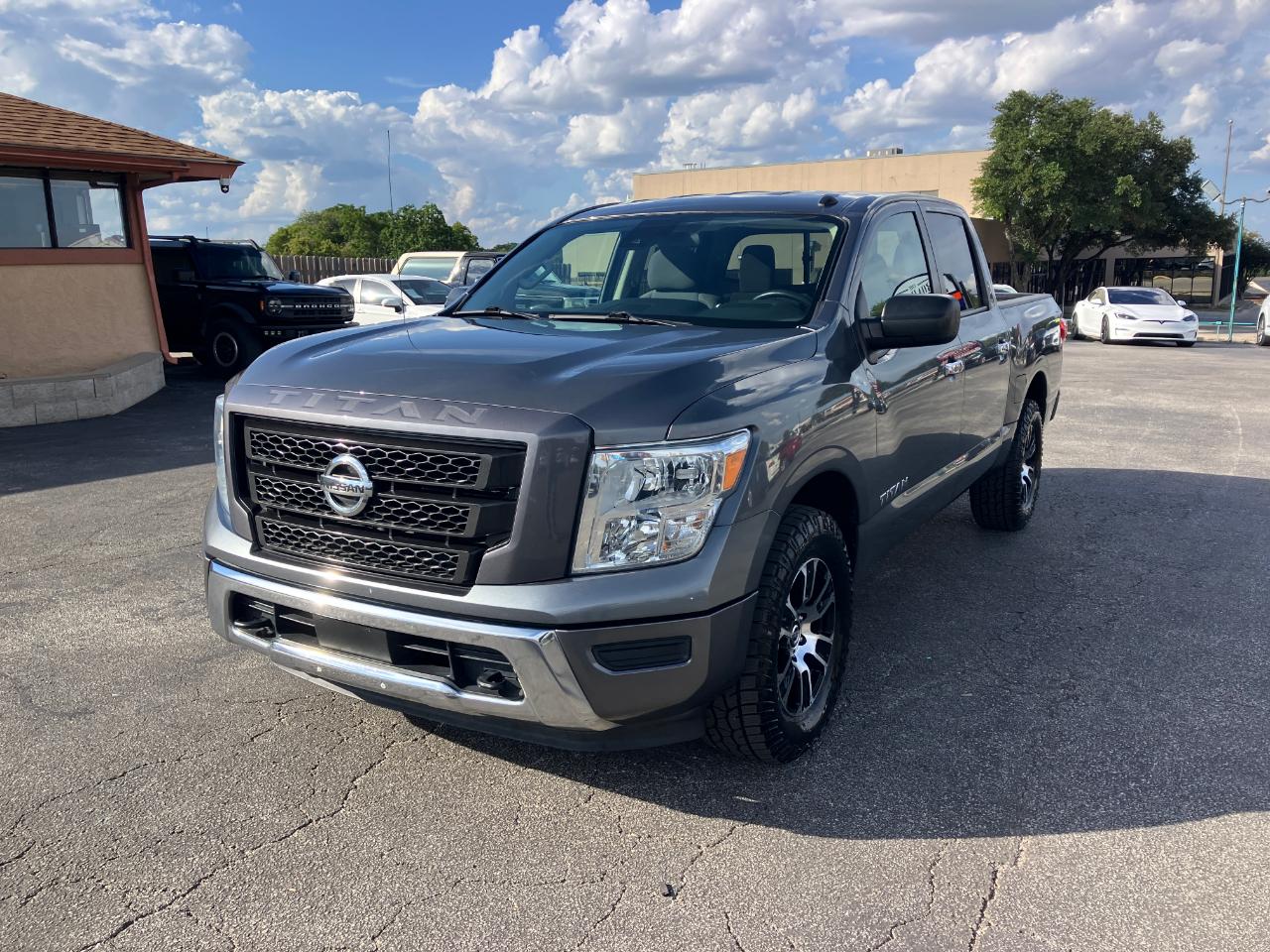 Nissan Titan  2021