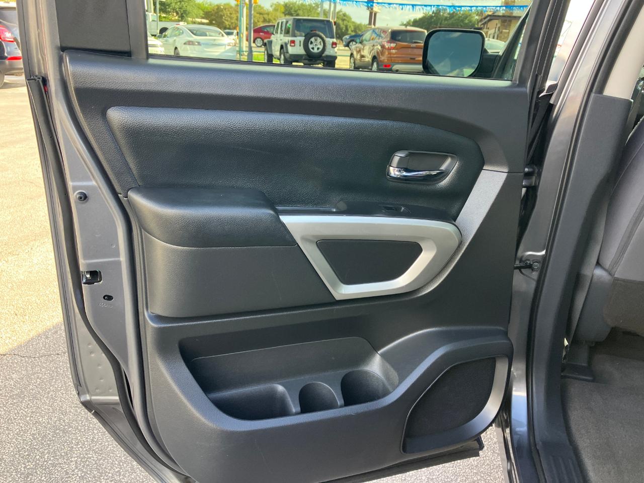 Nissan Titan  2021