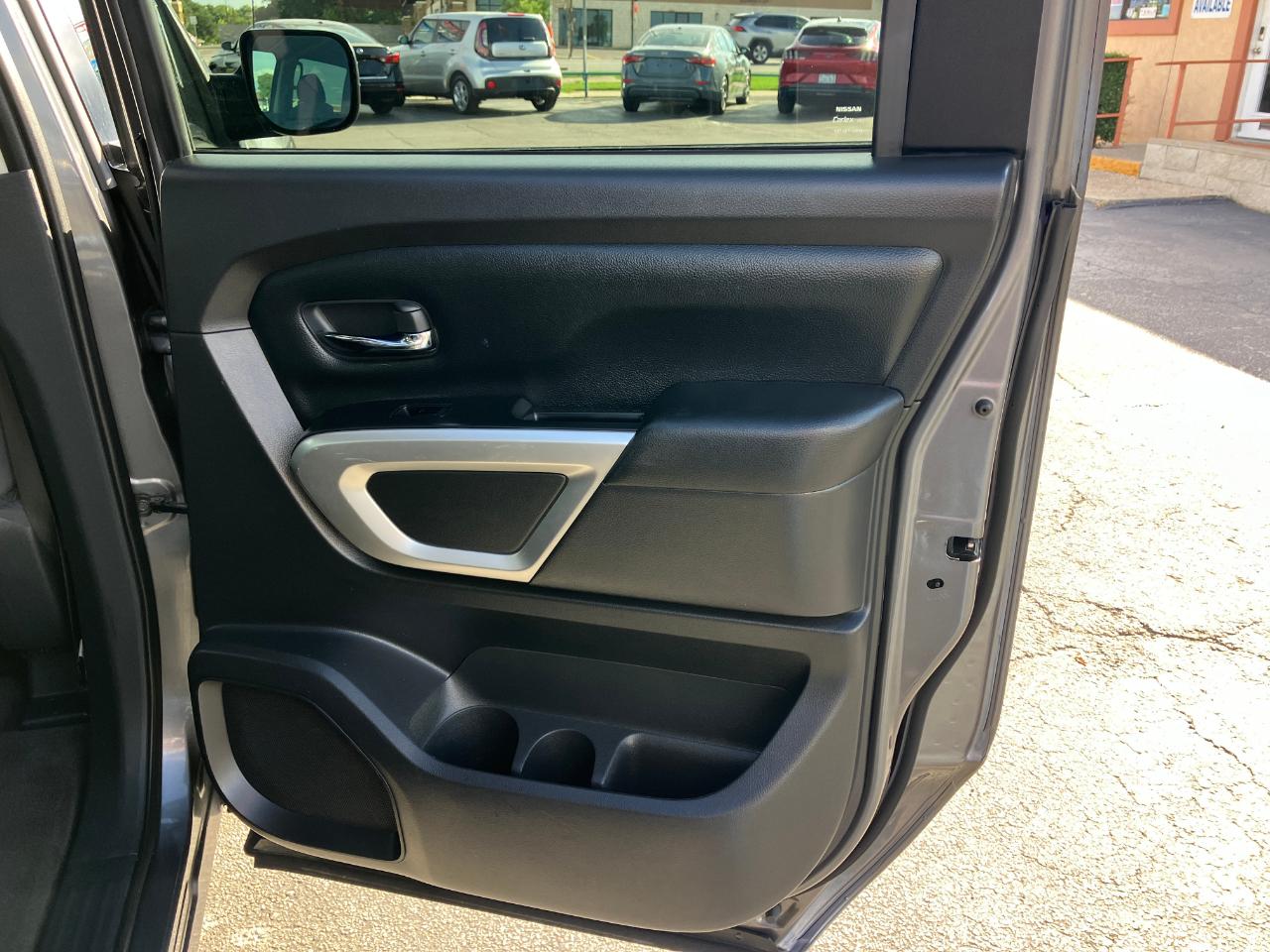 Nissan Titan  2021