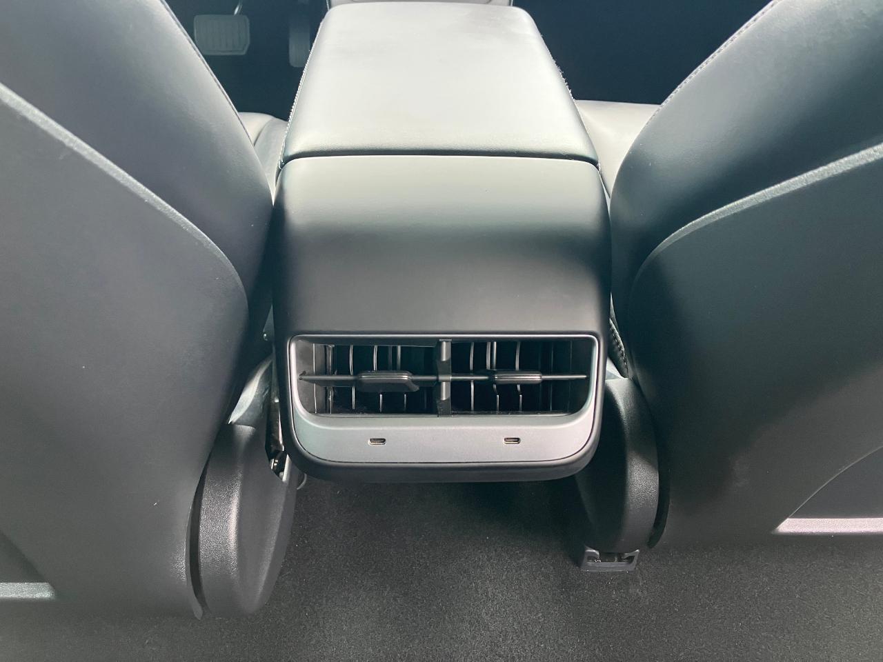 Tesla Model 3  2021