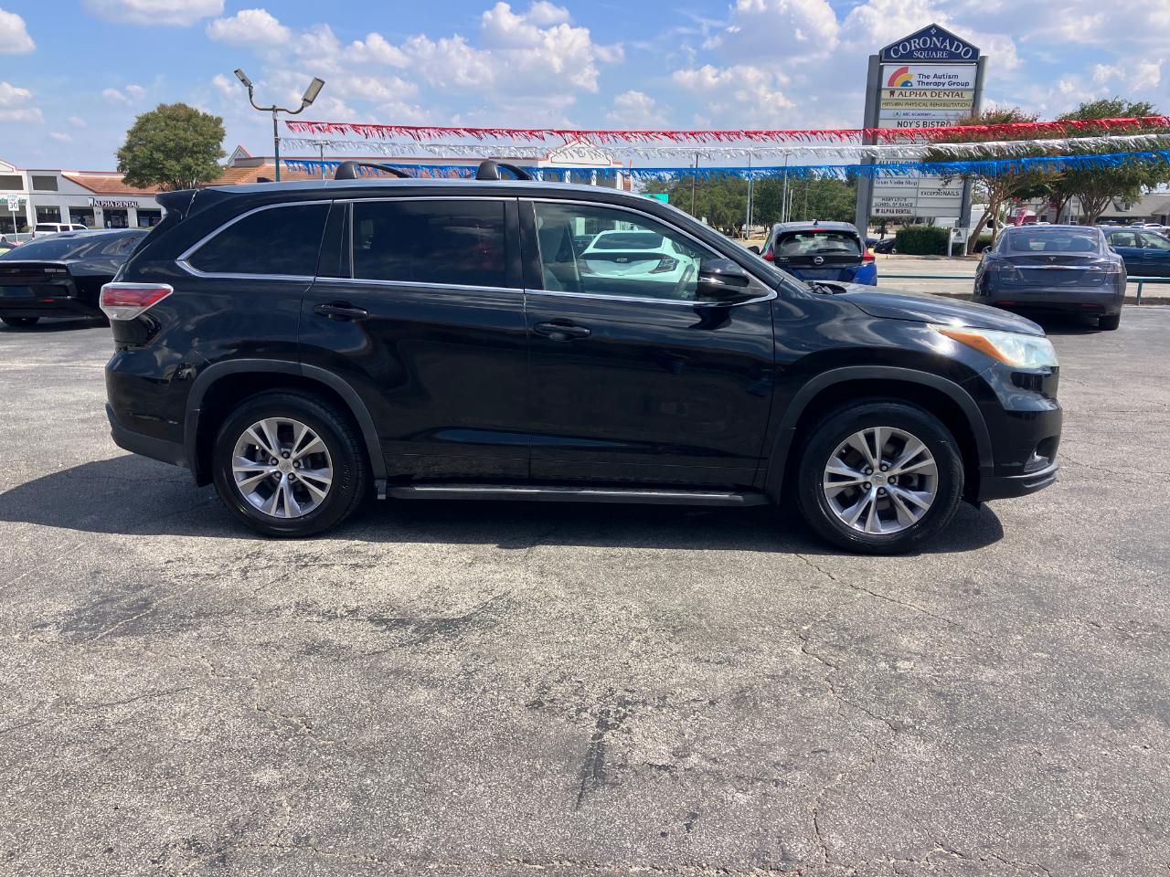 Toyota Highlander XLE FWD V6 2015