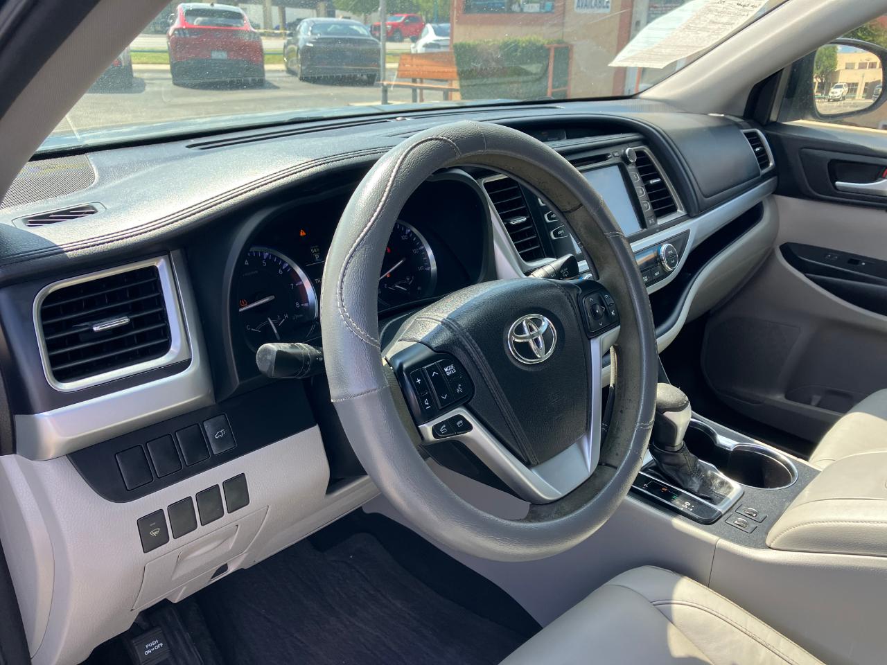 Toyota Highlander XLE FWD V6 2015