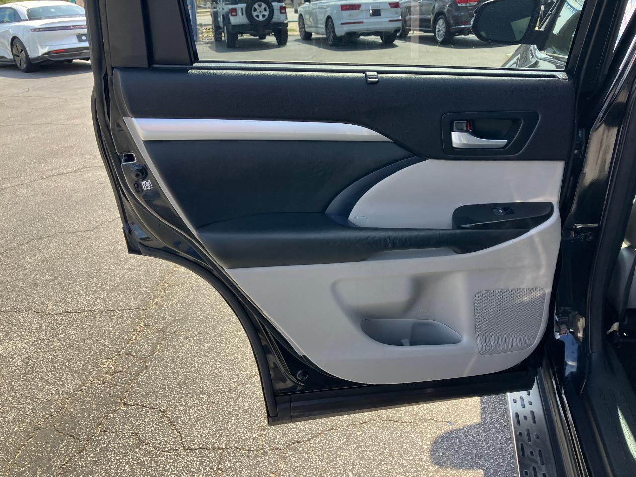 Toyota Highlander XLE FWD V6 2015