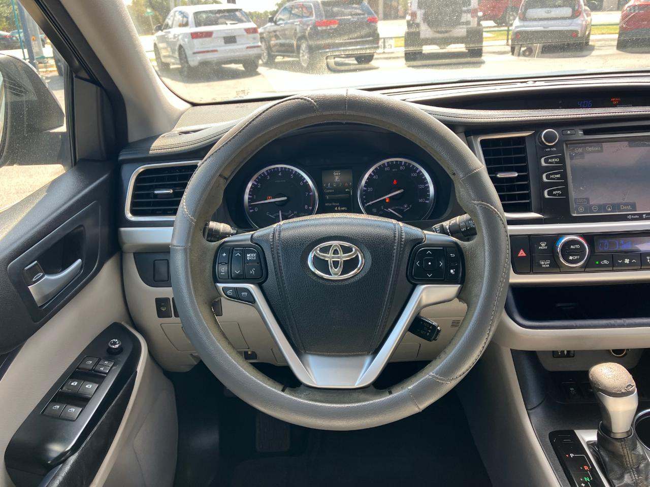 Toyota Highlander XLE FWD V6 2015