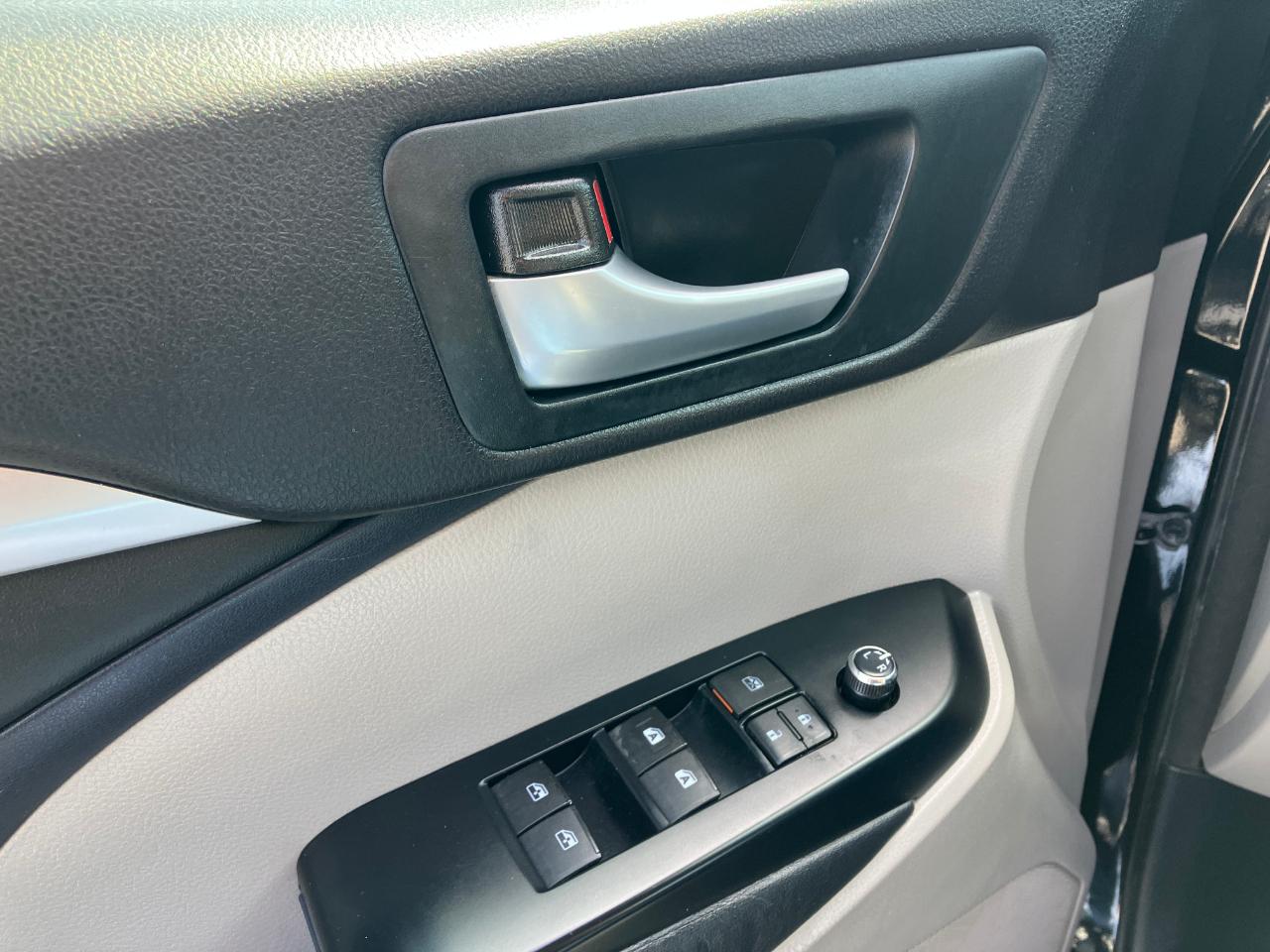 Toyota Highlander XLE FWD V6 2015