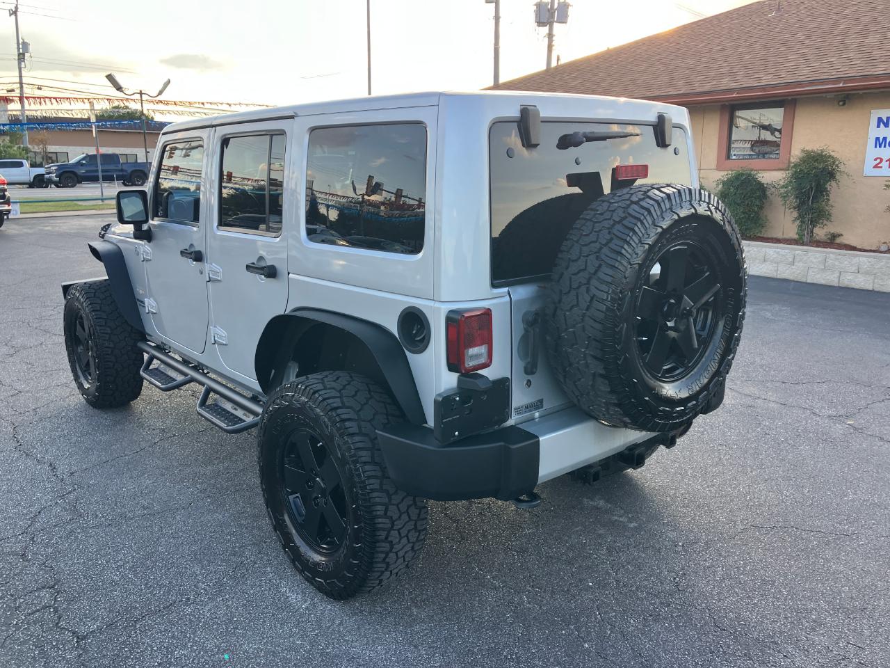 Jeep Wrangler Unlimited Sahara 4WD 2012