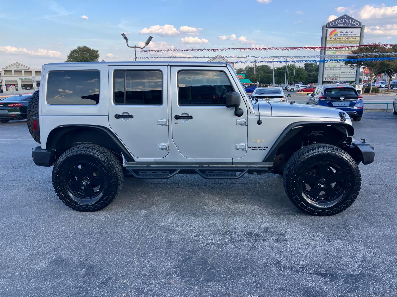 Jeep Wrangler Unlimited Sahara 4WD 2012