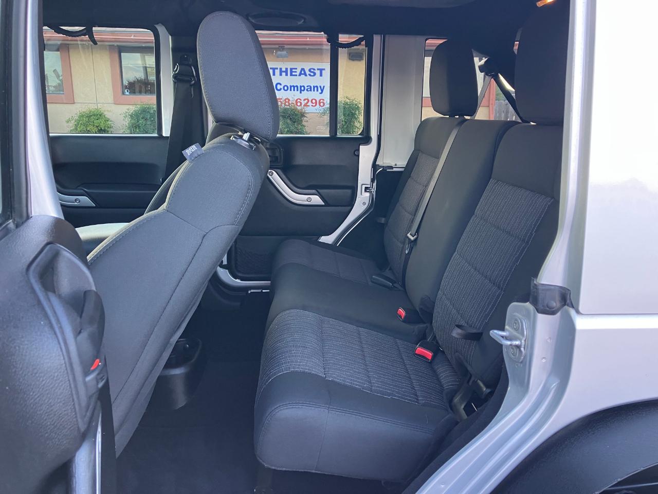 Jeep Wrangler Unlimited Sahara 4WD 2012