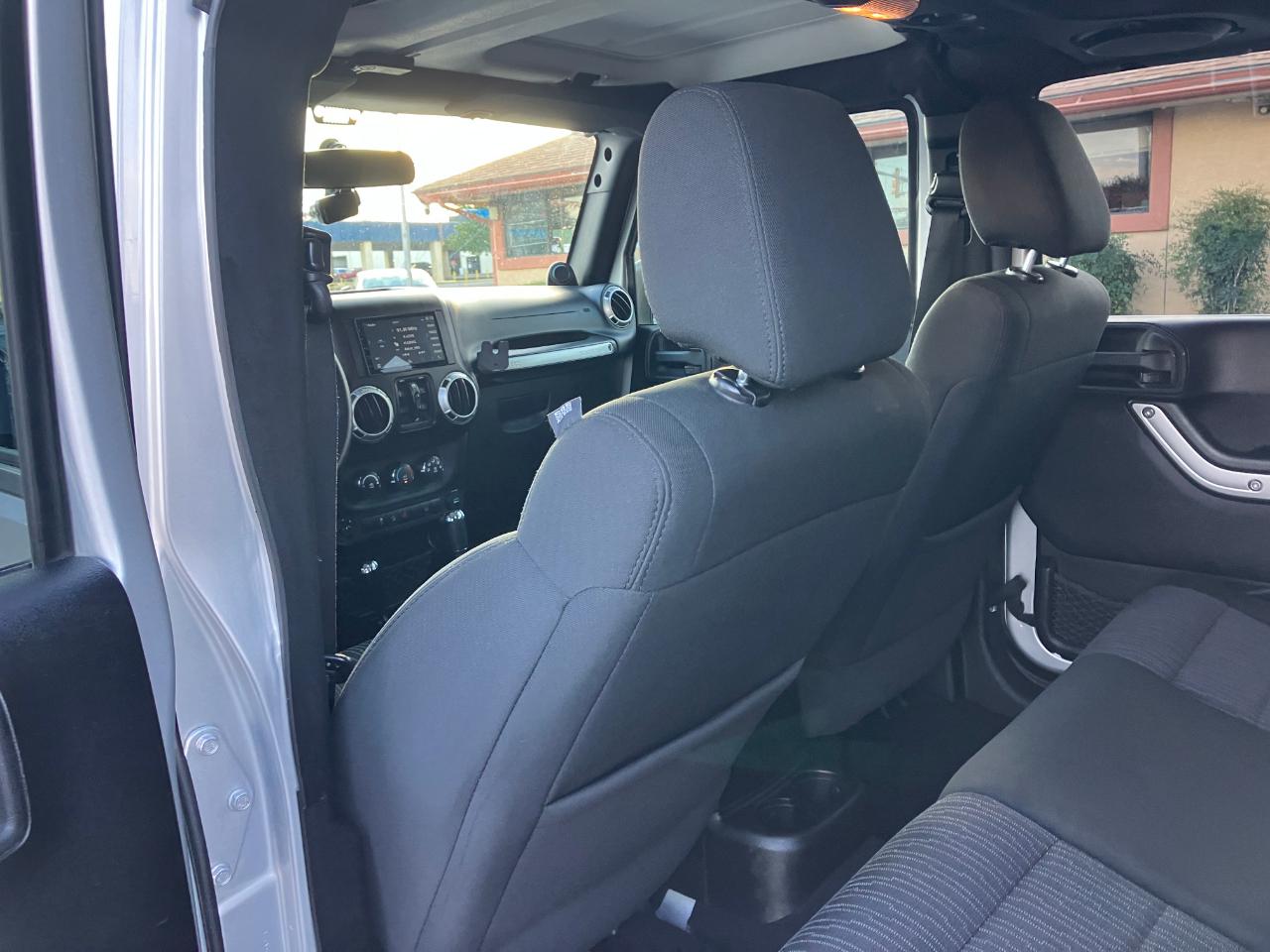 Jeep Wrangler Unlimited Sahara 4WD 2012
